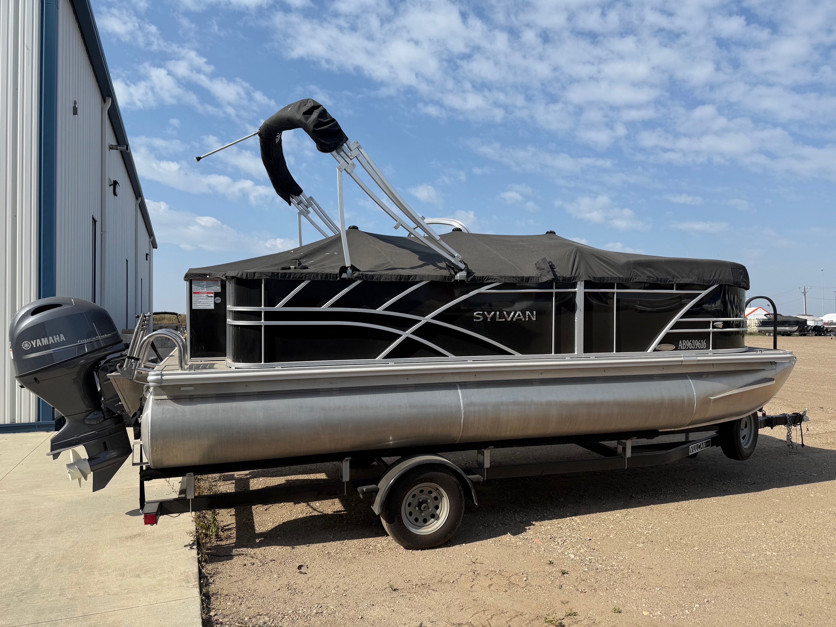 USED 2024 Sylvan Mirage 820 Party Fish - Shipwreck Marine